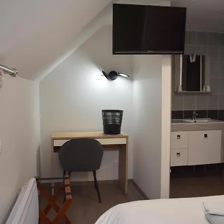 Saint Fergeux Отель *