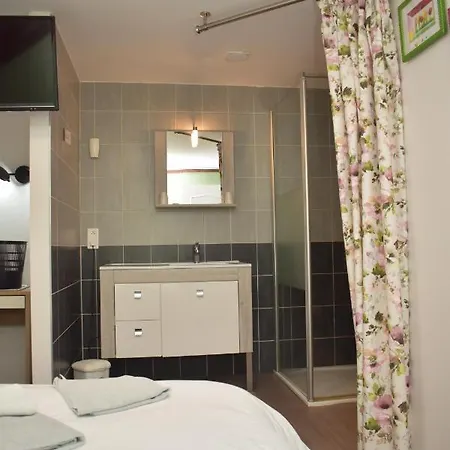 Saint Fergeux Hotell *