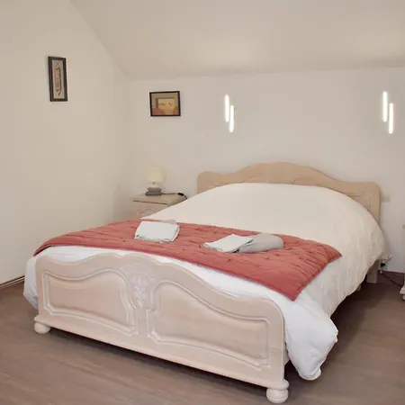 Saint Fergeux Hotell *