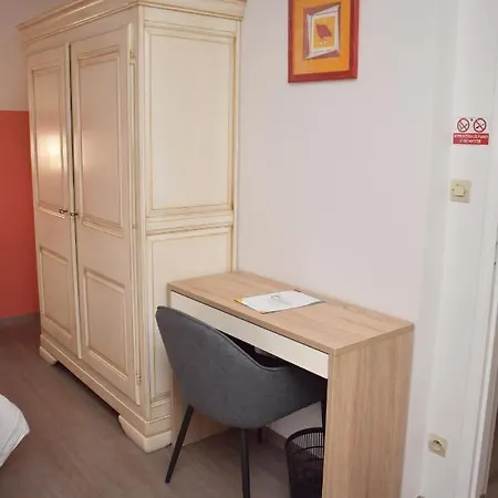 Hotell Saint Fergeux Gionges