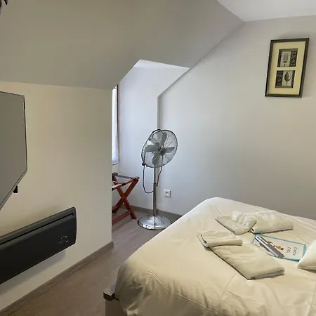 Saint Fergeux Отель *