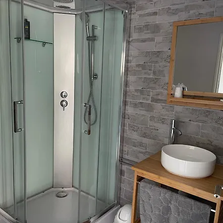 Отель Saint Fergeux Gionges